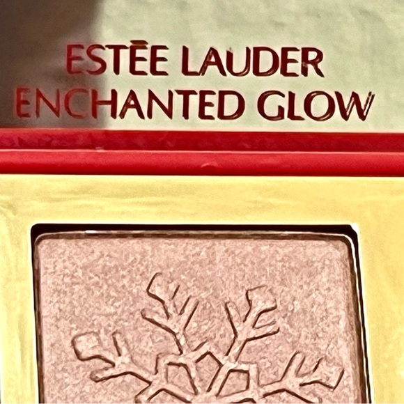 Estée Lauder Makeup & Samples Christmas red Travel Bag 2022 - Picture 4 of 16